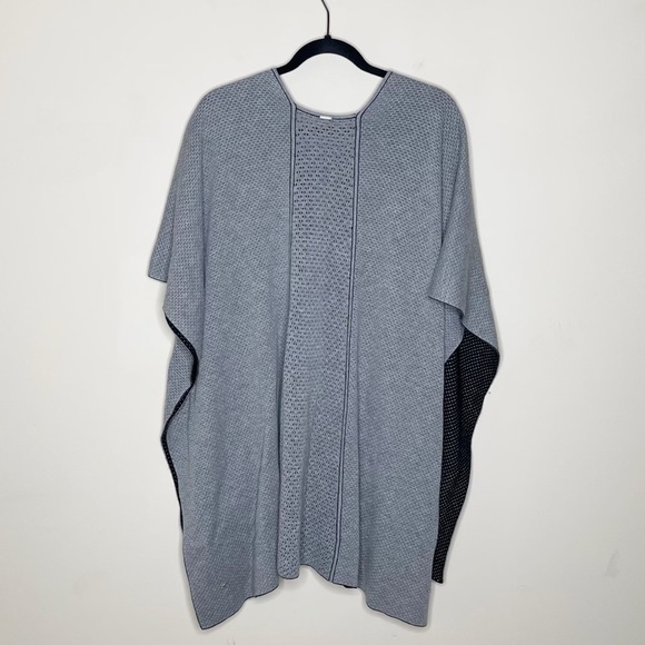Lululemon Sweater Shawl Wrap Reversible Gray And Black - Picture 3 of 7